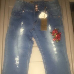 LIGHT BLUE CAPRI SHORTS